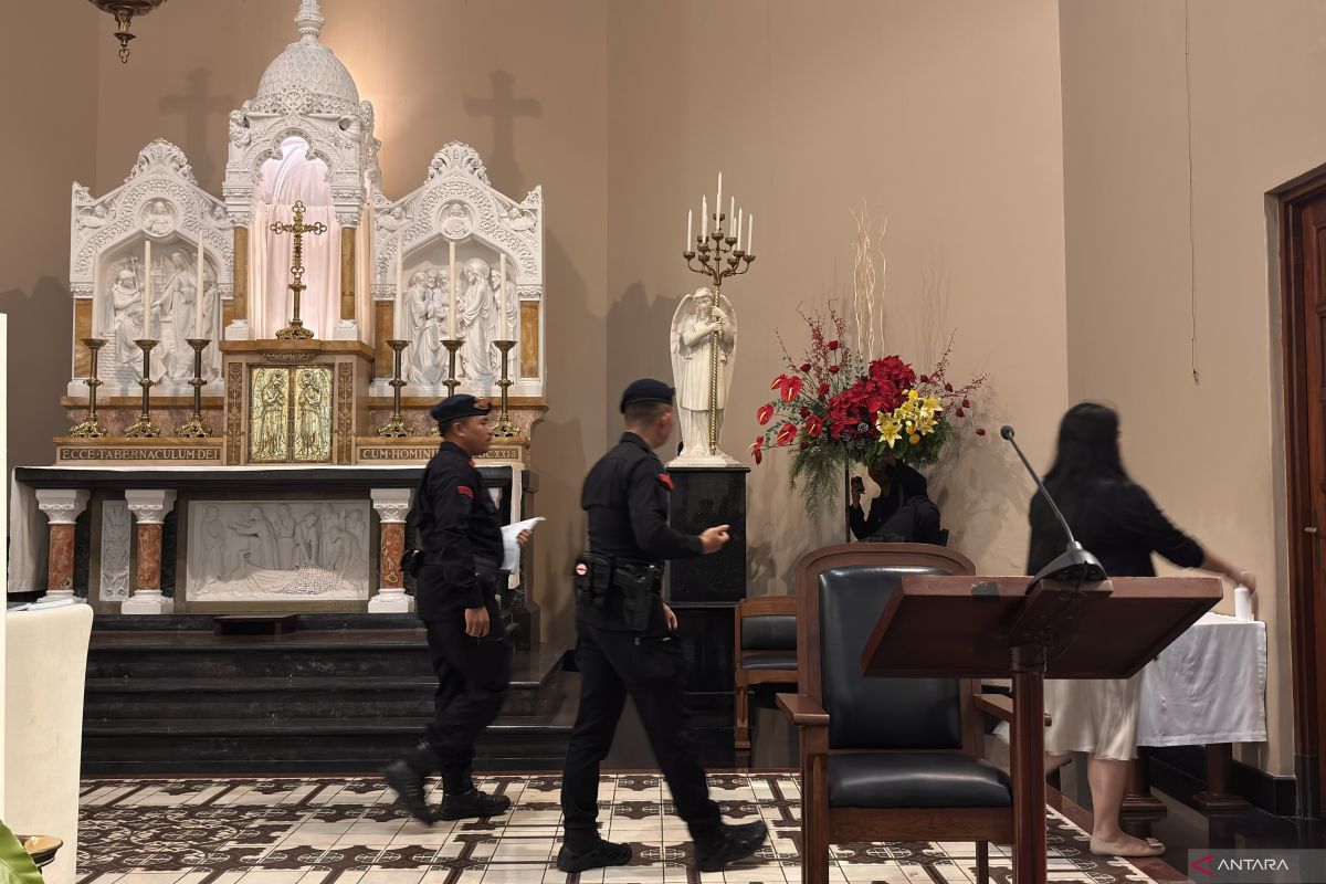 Tim Jihandak Polda Jabar sisir gereja di Bandung jelang perayaan Natal