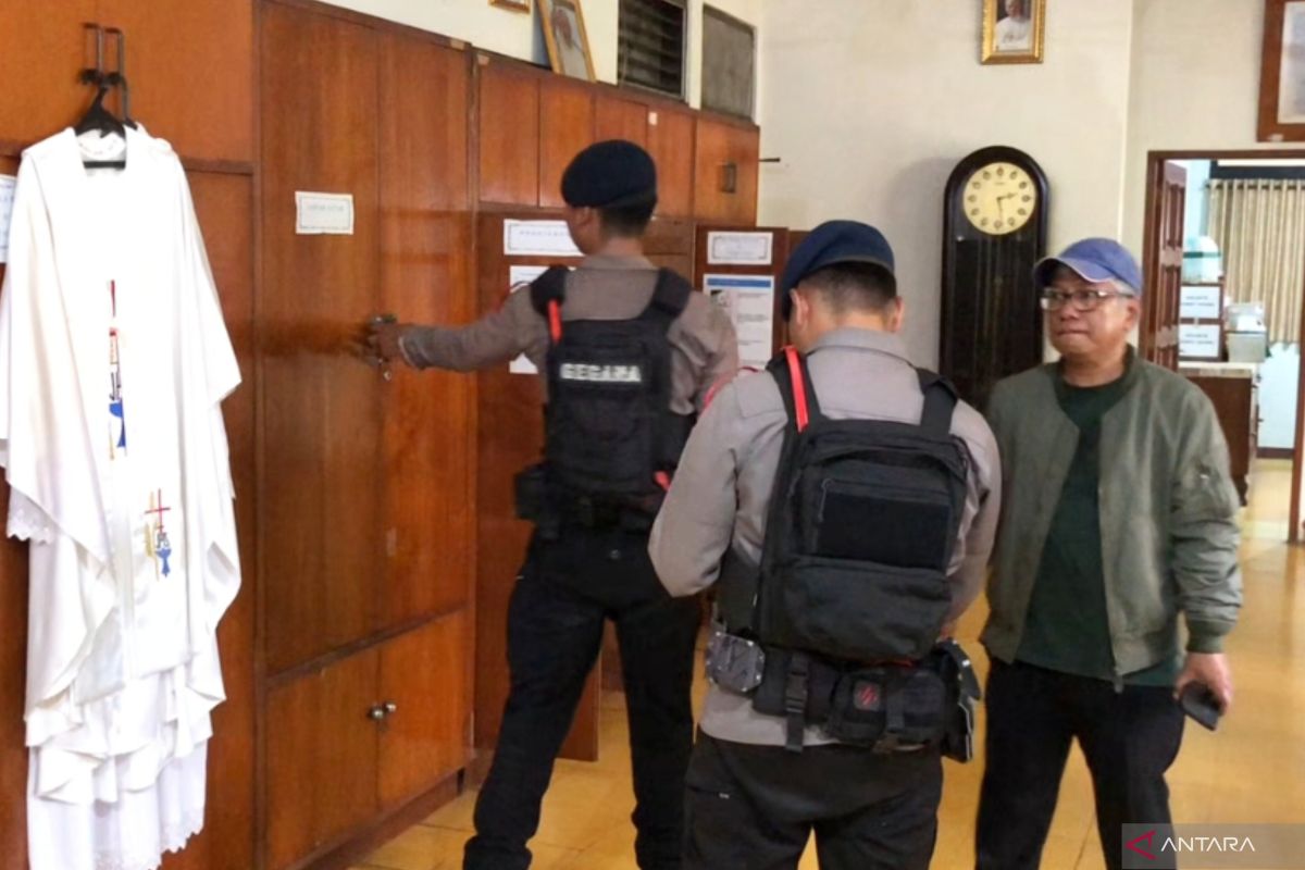 Tim Jibom dikerahkan sterilisasi gereja di Jaktim jelang Natal