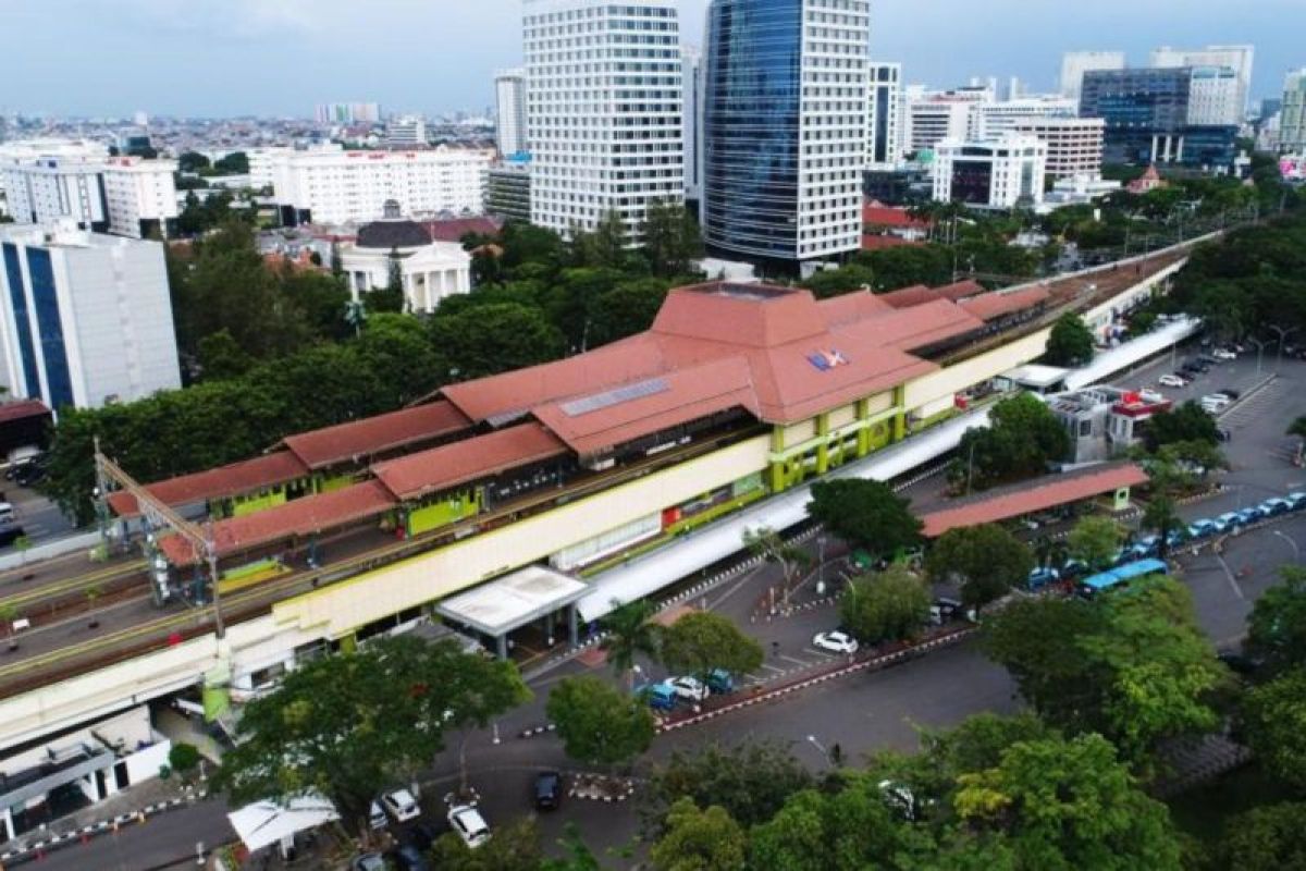 Sebut Presiden Punya Perhatian Besar di Perkeretaapian, Seskab Usul KAI Perbarui Gambir