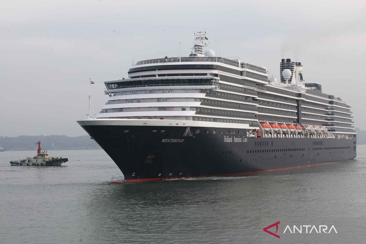 Jelang akhir tahun, kapal MV Westerdam berbendera Belanda singgah di Surbaya bawa ribuan turis