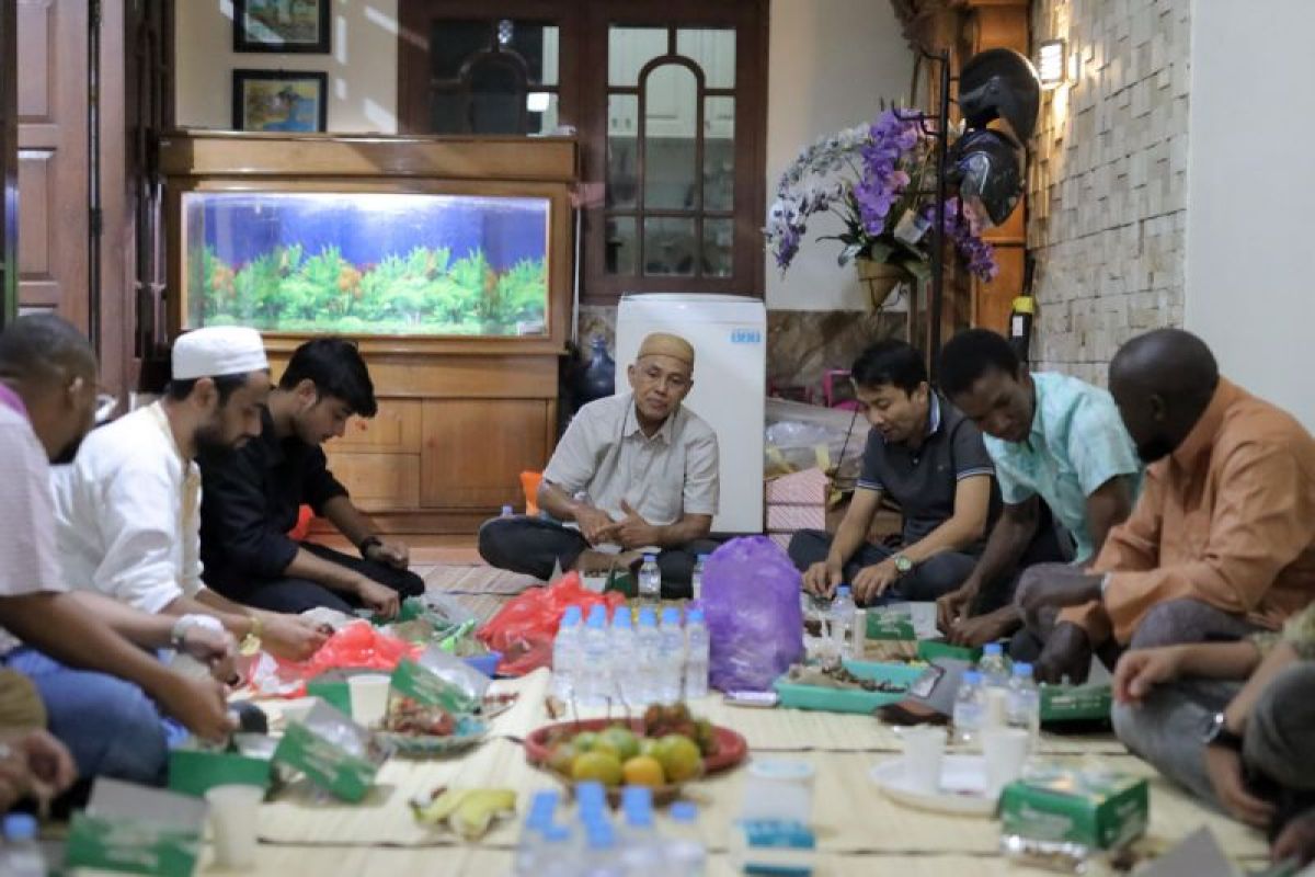 UMS perkuat silaturahmi mahasiswa asing lewat jamuan makan bersama rektor