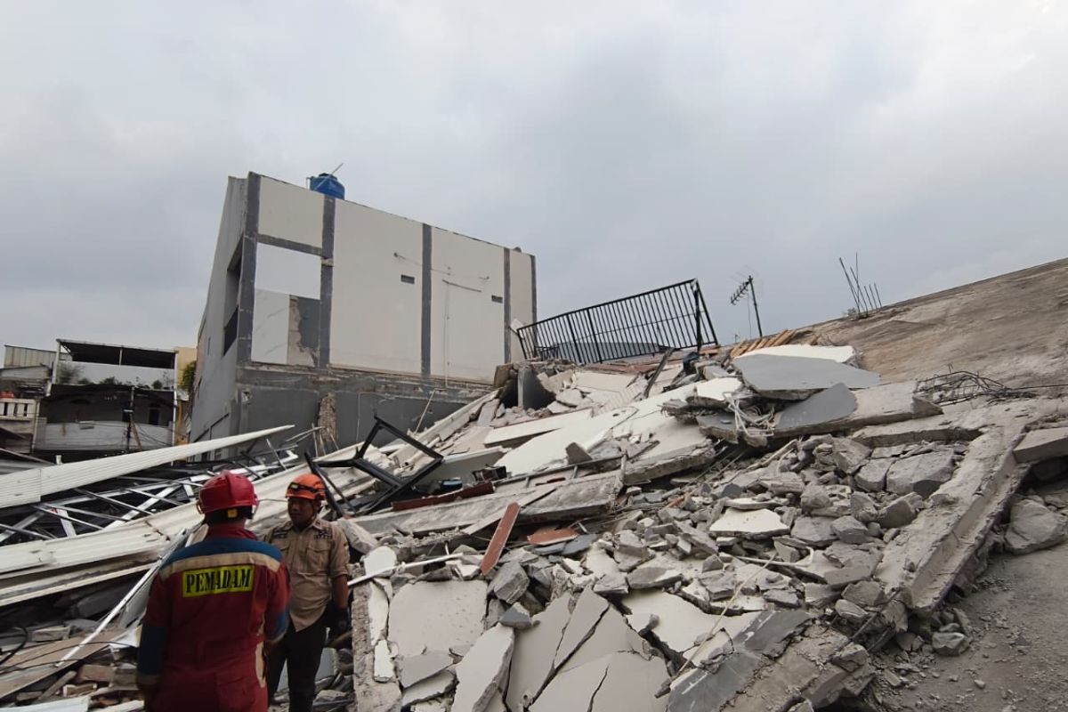 Polisi selidiki bangunan runtuh di Koja Jakut