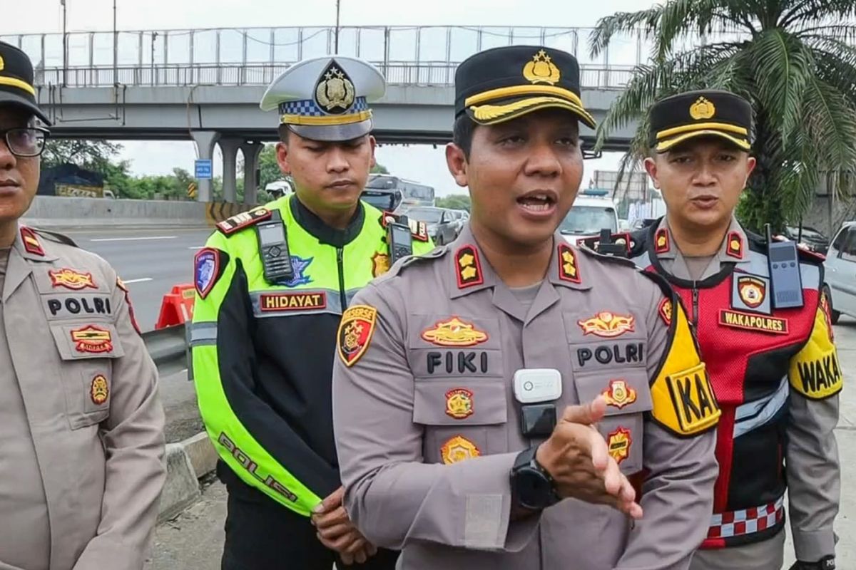 Antre panjang, Polisi buka-tutup rest area KM 57 Tol Jakarta-Cikampek