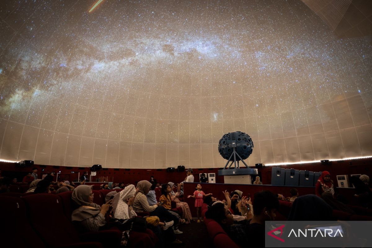 DKI kemarin, audit gedung serentak hingga penjualan tiket Planetarium