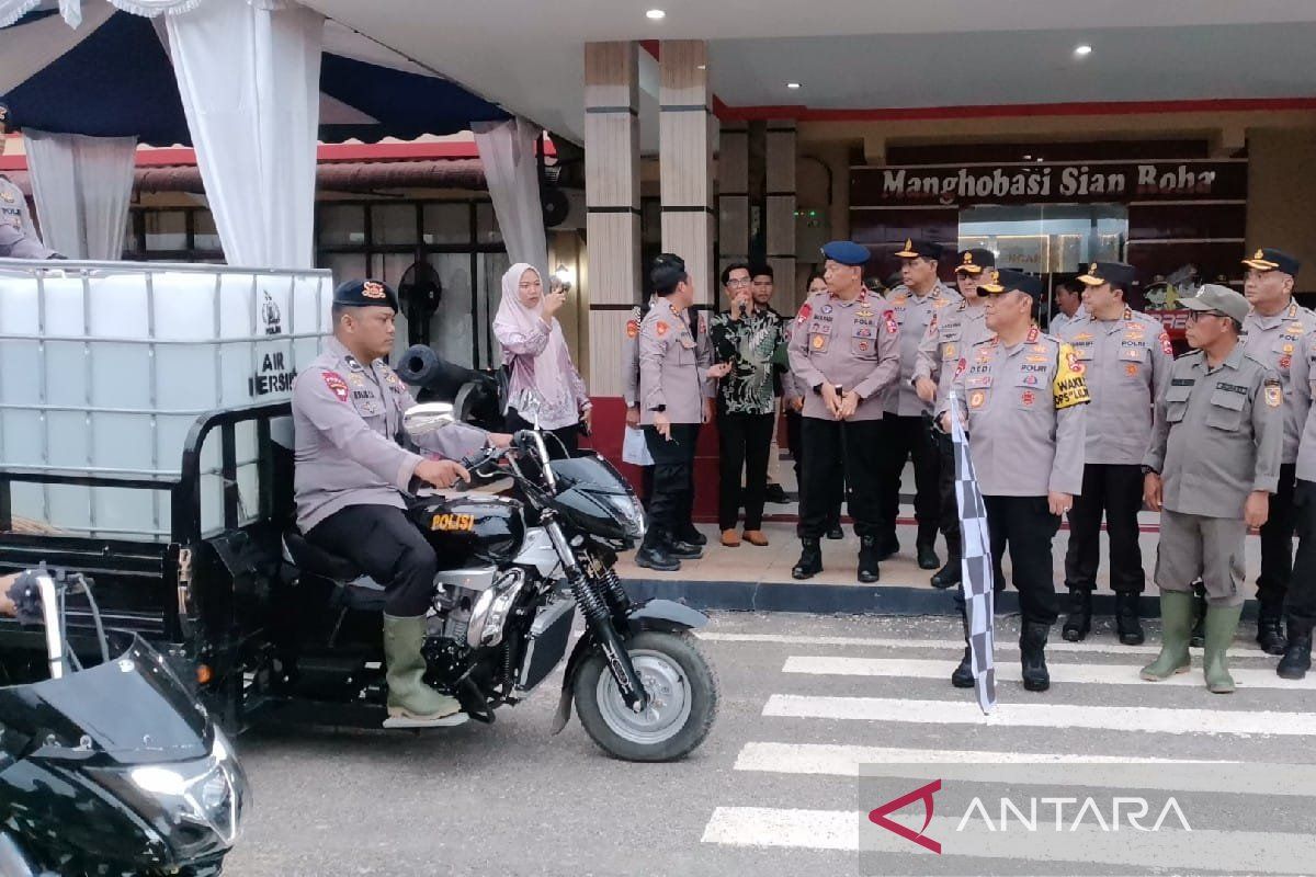 Polri salurkan logistik di lima kecamatan Tapteng percepat pemulihan