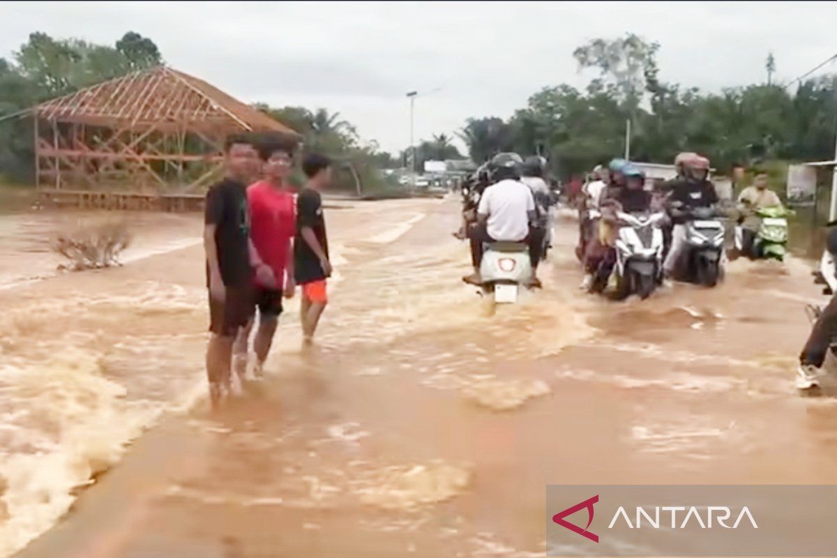 Kapolres Banjar minta jamaah Sekumpul tak terobos banjir