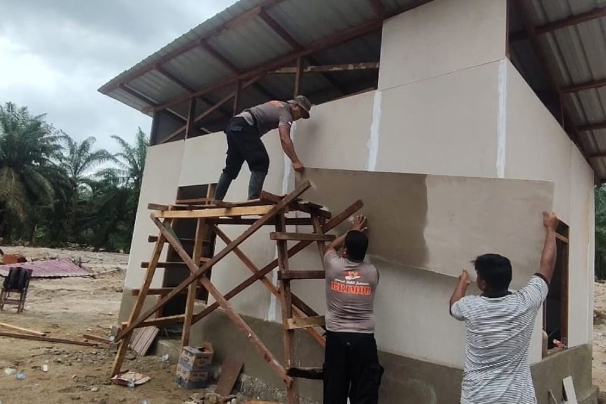 Polda Sumut bangun hunian sementara korban banjir di Tapanuli Selatan