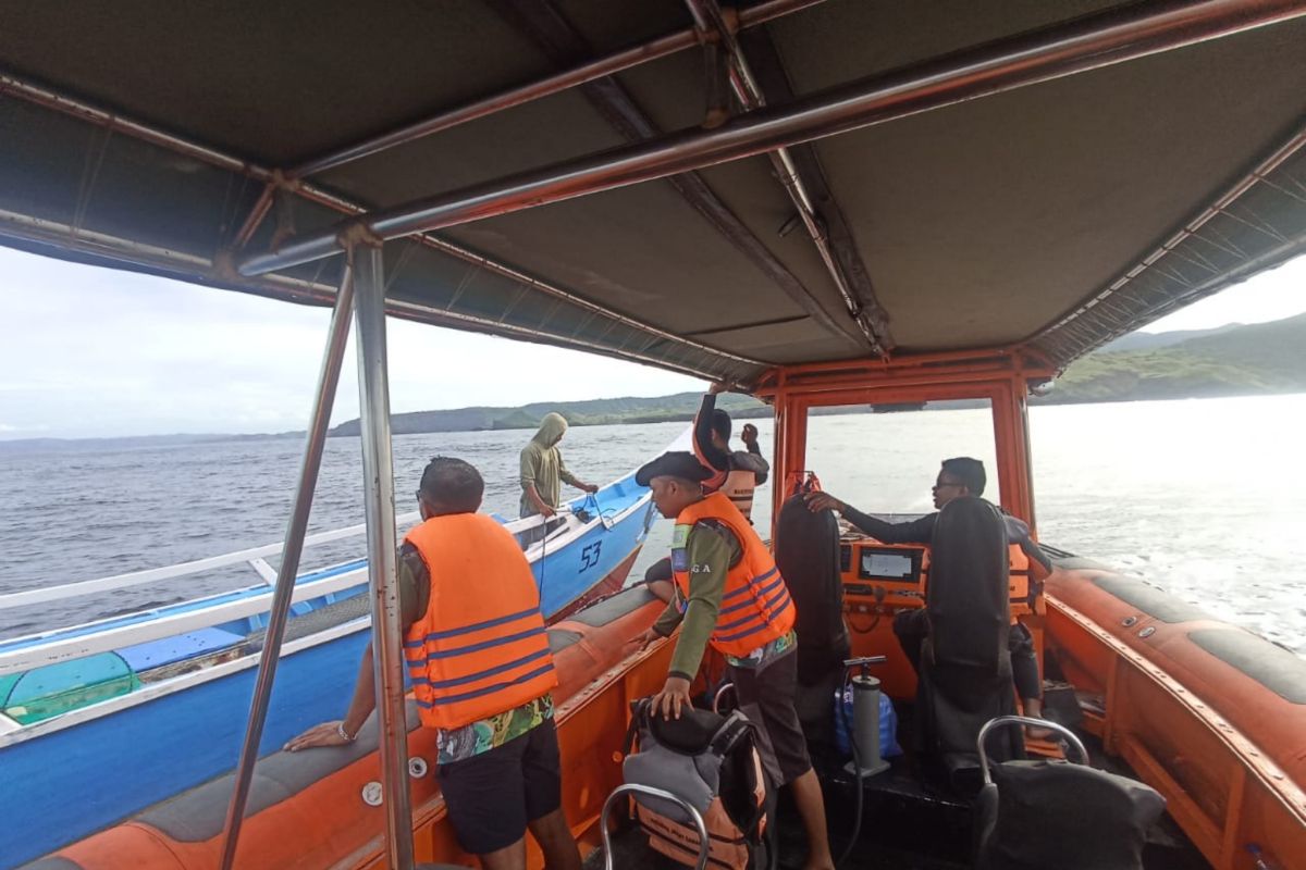 Search expanded for four Spaniards missing in Indonesia boat sinking