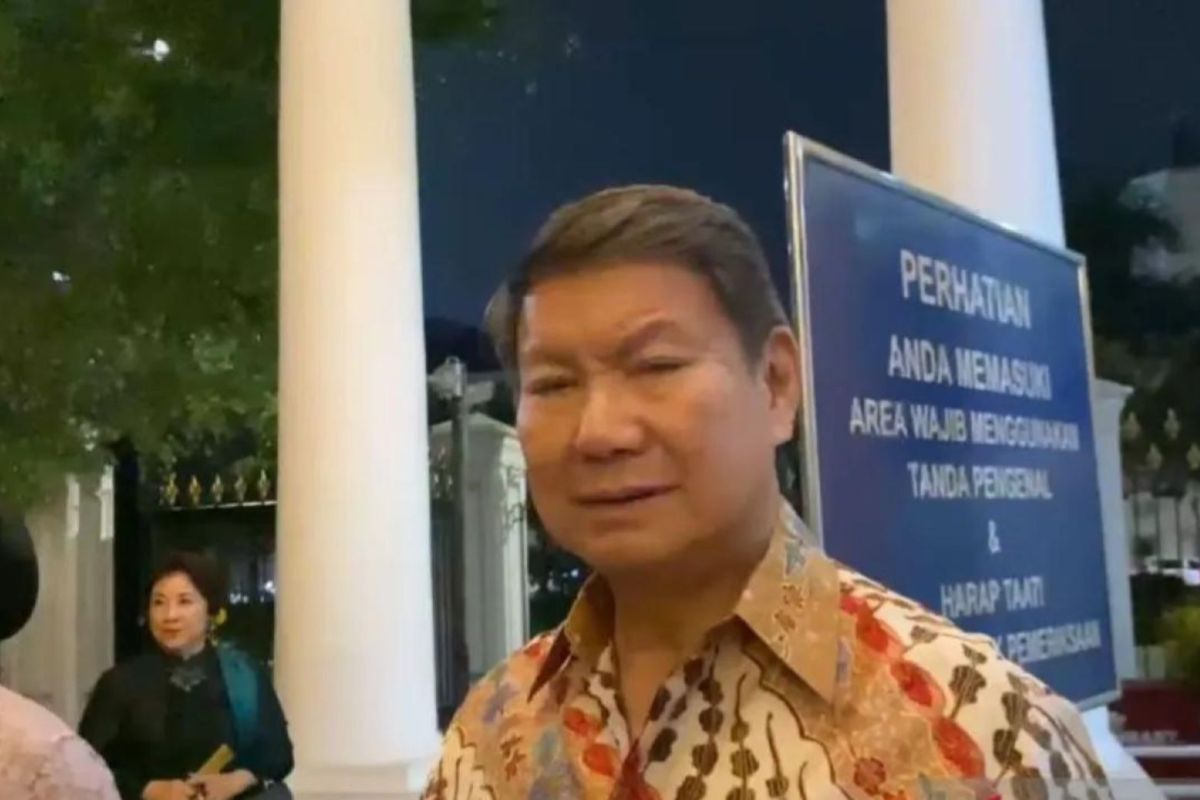 Adik Presiden Prabowo salurkan bantuan untuk Panti Werdha terbakar