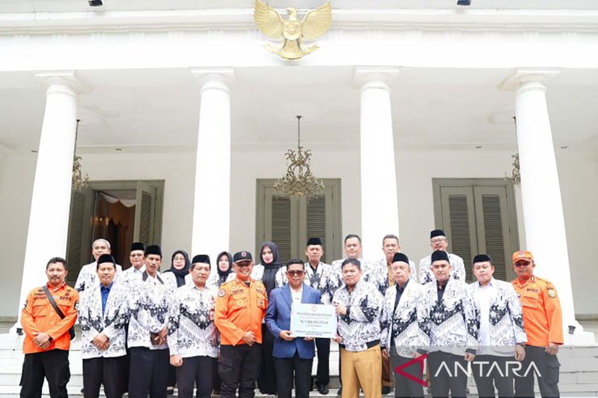 Banten salurkan bantuan PGRI Rp1 miliar bagi korban bencana Sumatera