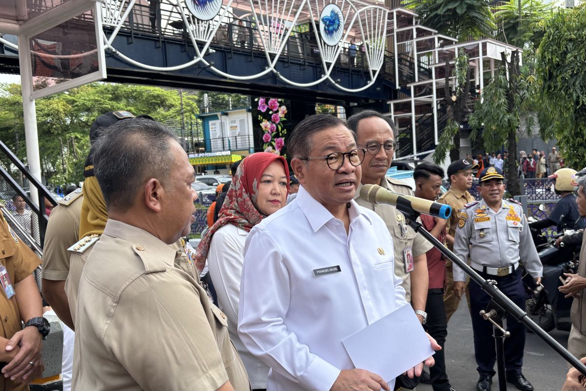 Rabu sore, jalan protokol utama ditutup untuk kendaraan pribadi