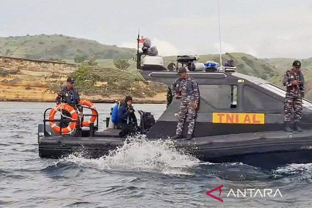 TNI AL kerahkan alutsista cari korban kapal tenggelam di Labuan Bajo