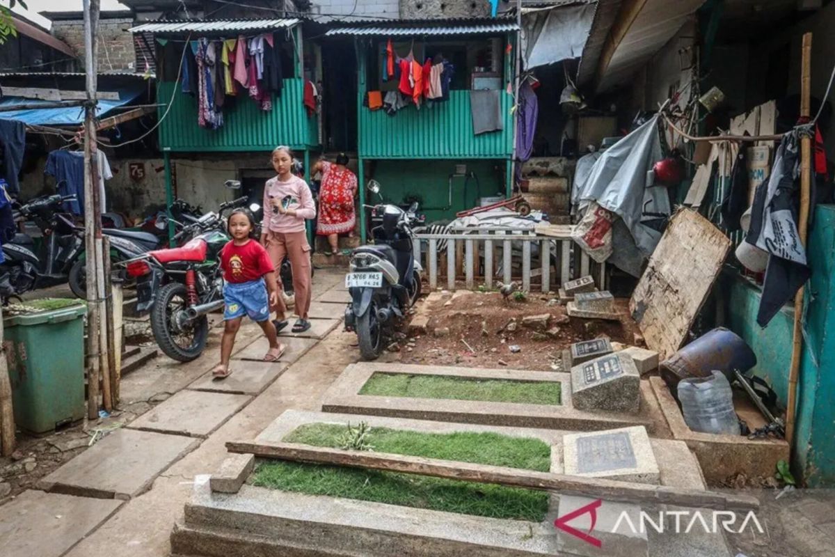 Pramono minta warga yang direlokasi dari TPU difasilitasi KJP