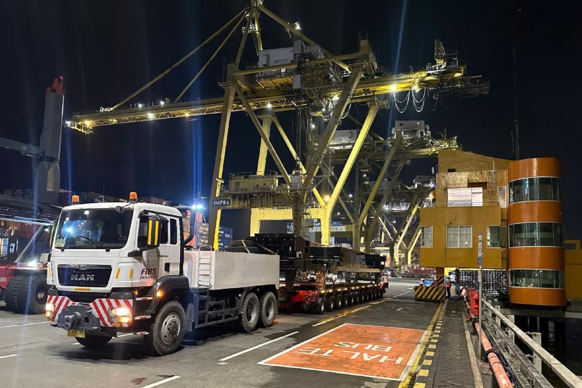 PT INKA kirim 3 unit platform lokomotif ke Australia melalui Surabaya