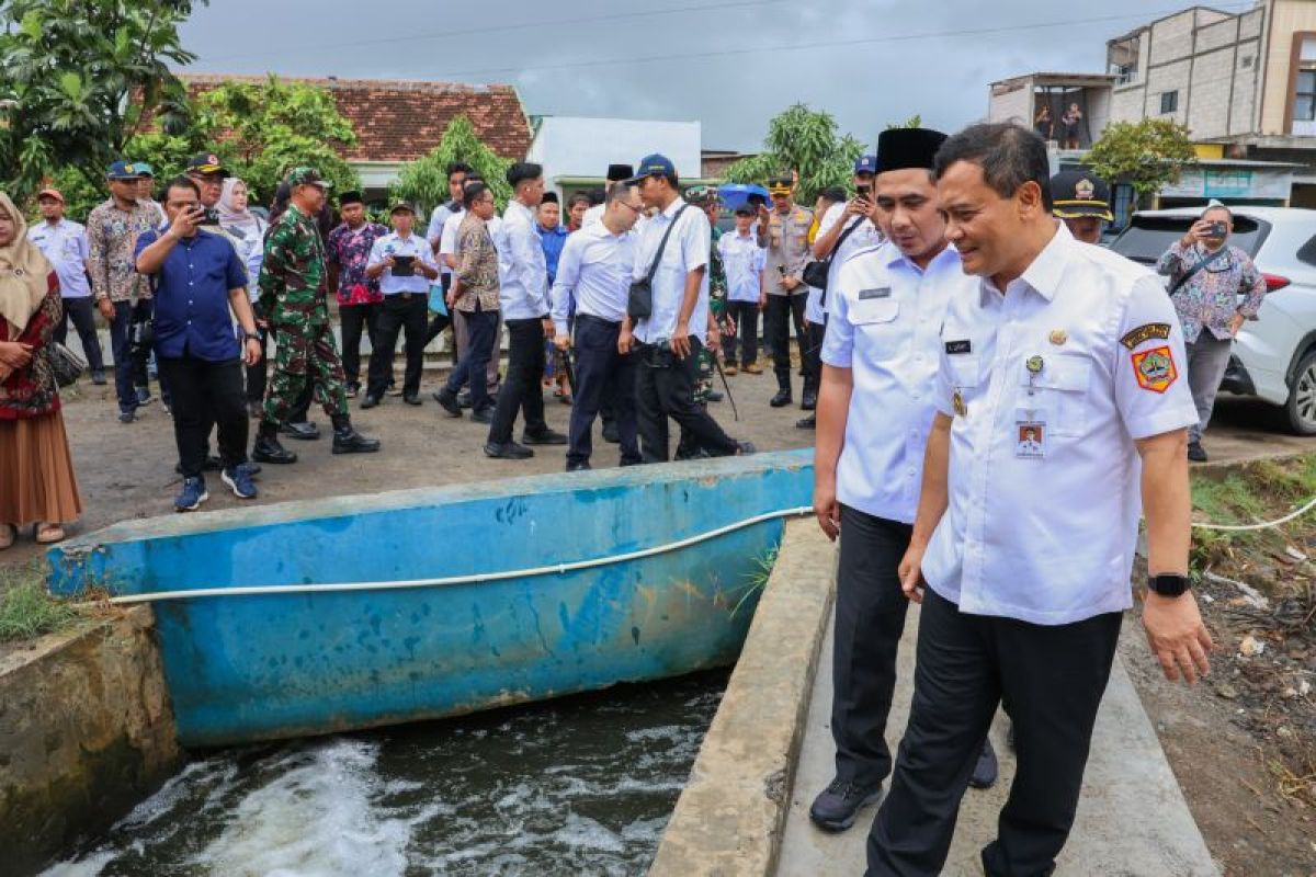 Pemprov Jateng operasikan pompa air tenaga surya atasi rob Demak