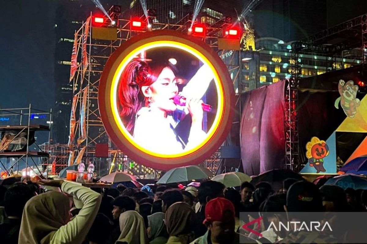 Marion Jola hibur warga di Bundaran HI semarakkan tahun baru 2026