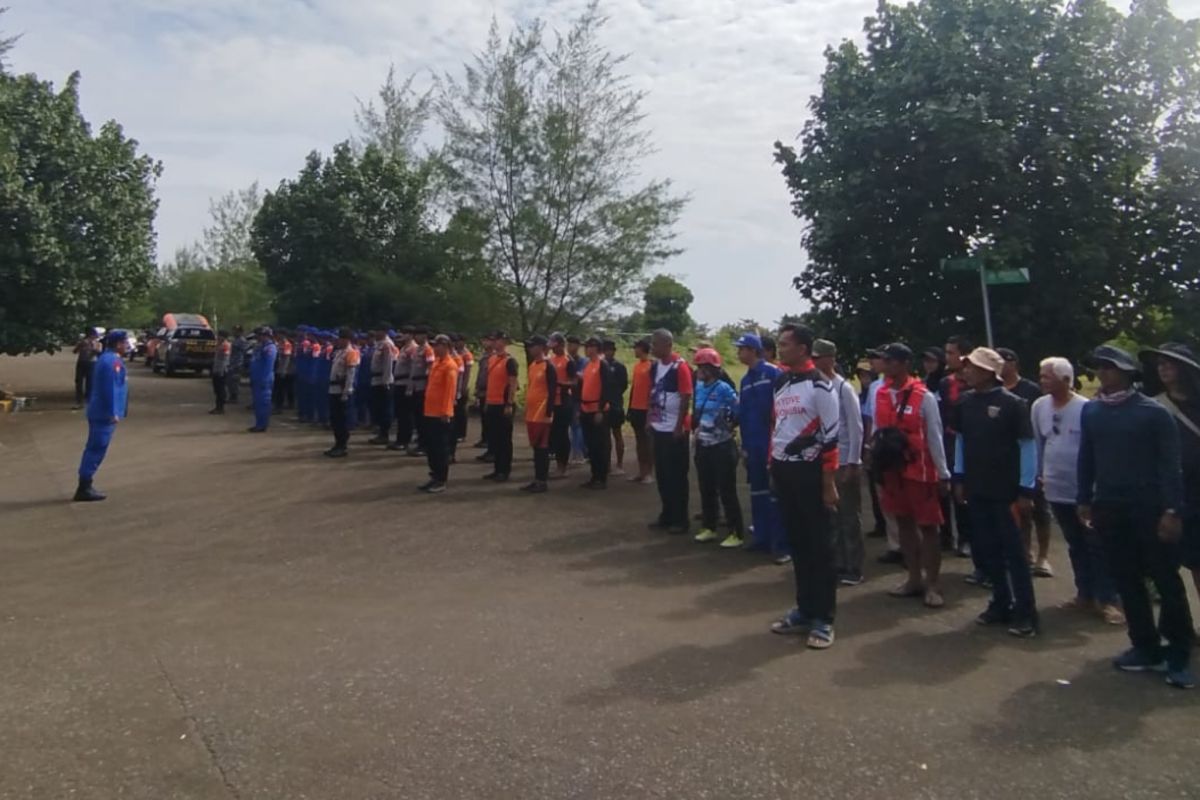 Tim SAR cari seorang penerjun yang jatuh di perairan Pangandaran