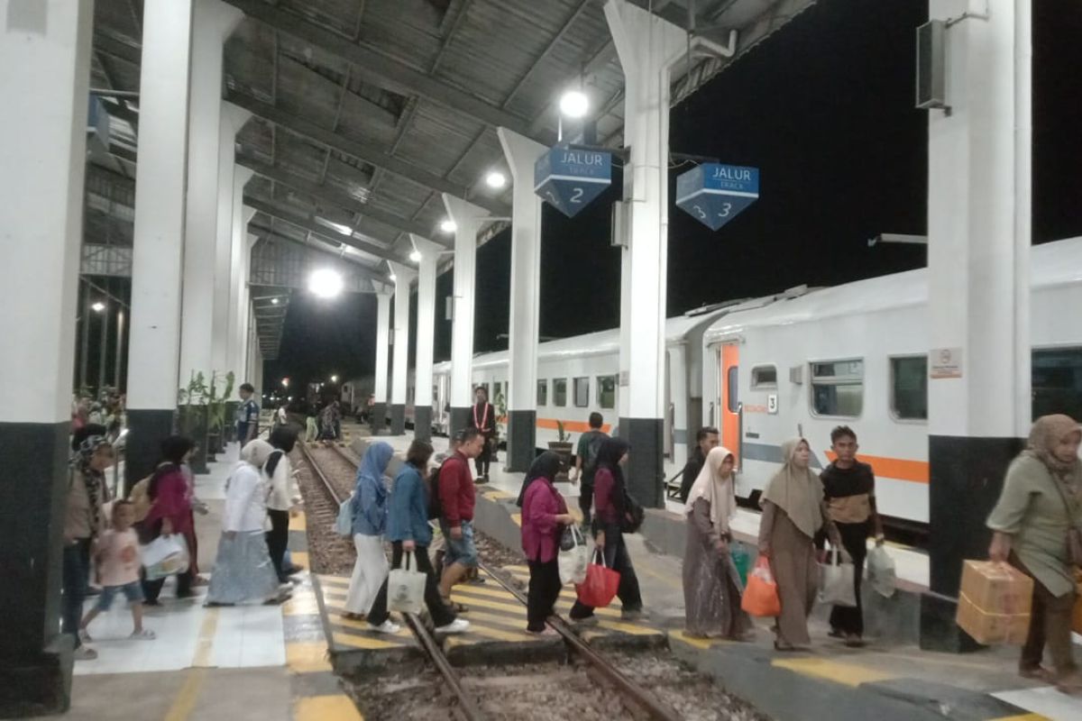 Nataru 2025/2026: 22 Ribu Penumpang Turun di Stasiun Ketapang, Wisata Banyuwangi dan Akses Jawa–Bali Jadi Daya Tarik