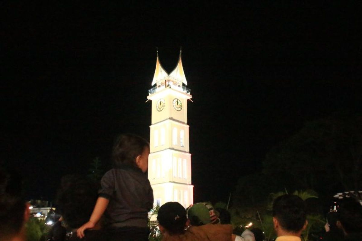 Bukittinggi tanpa pesta tahun baru di Jam Gadang