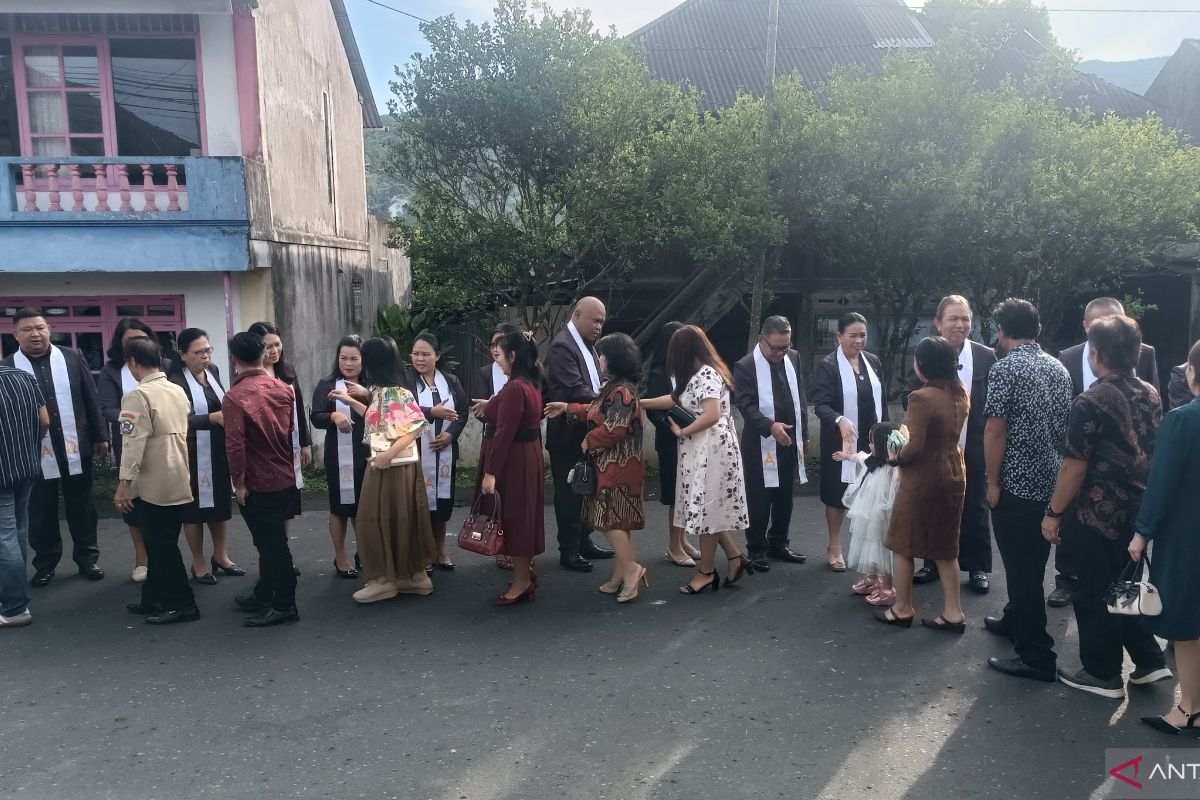 Wali Kota Tomohon ajak masyarakat pupuk semangat di tahun baru 2026