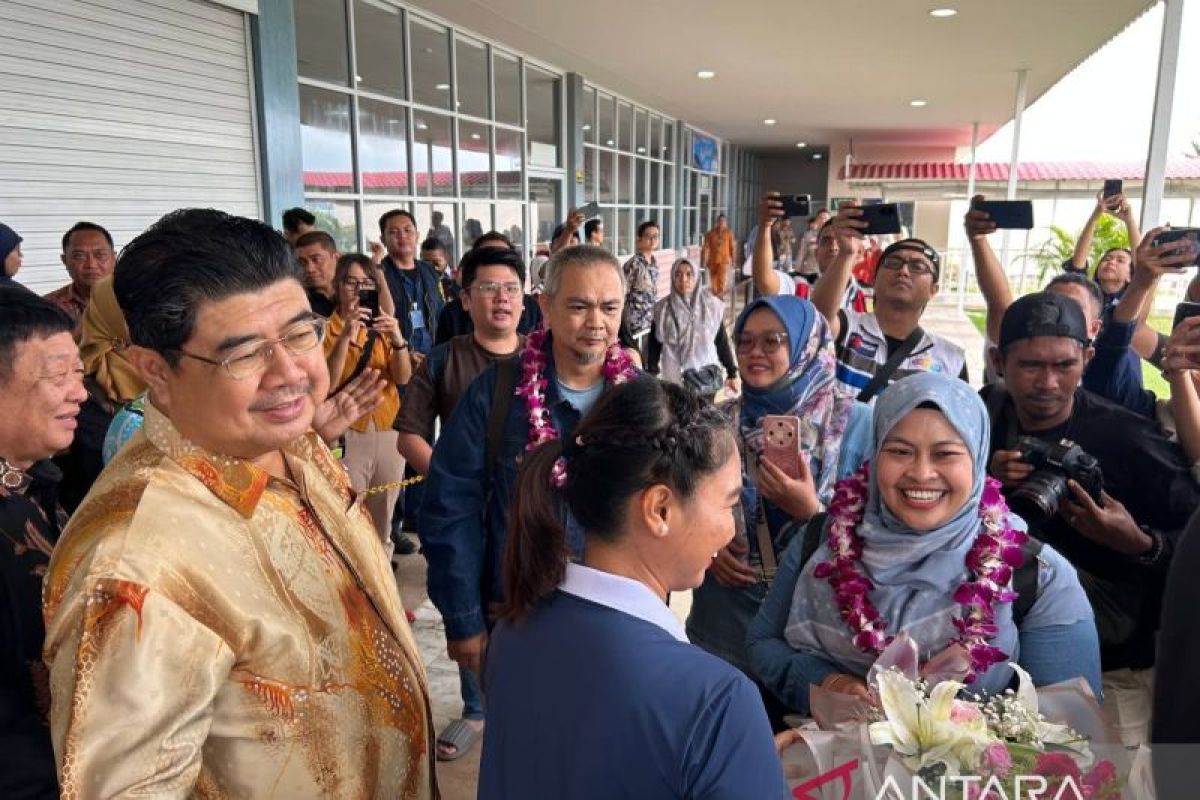 Wamenpar sambut kedatangan wisman pertama tahun 2026 di Batam