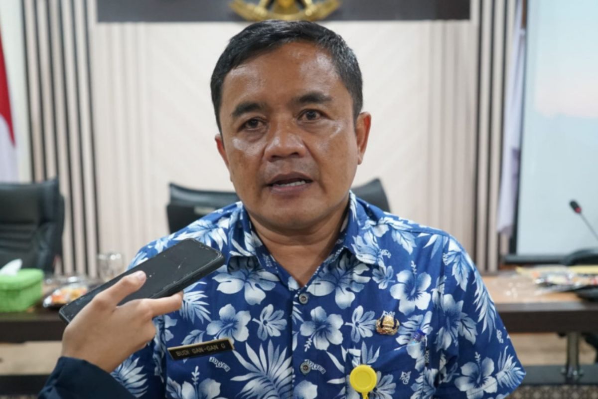 Pemkab Garut bebaskan retribusi masuk Pantai Santolo saat tahun baru