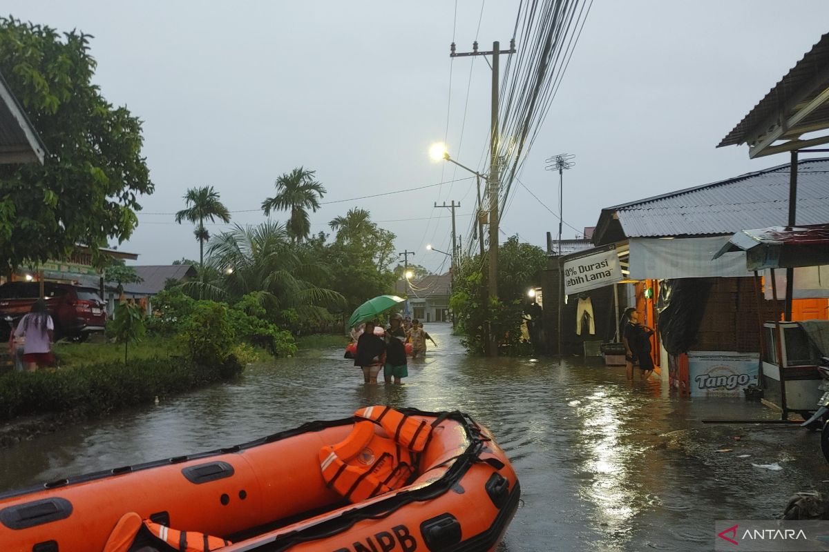 Ratusan warga Tunggul Hitam Padang dievakuasi akibat banjir