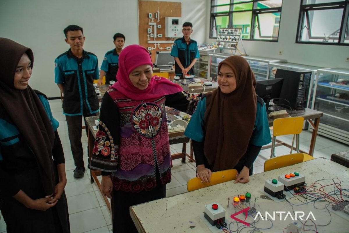 Khofifah tegaskan revitalisasi-rehabilitasi sekolah terus jalan 2026