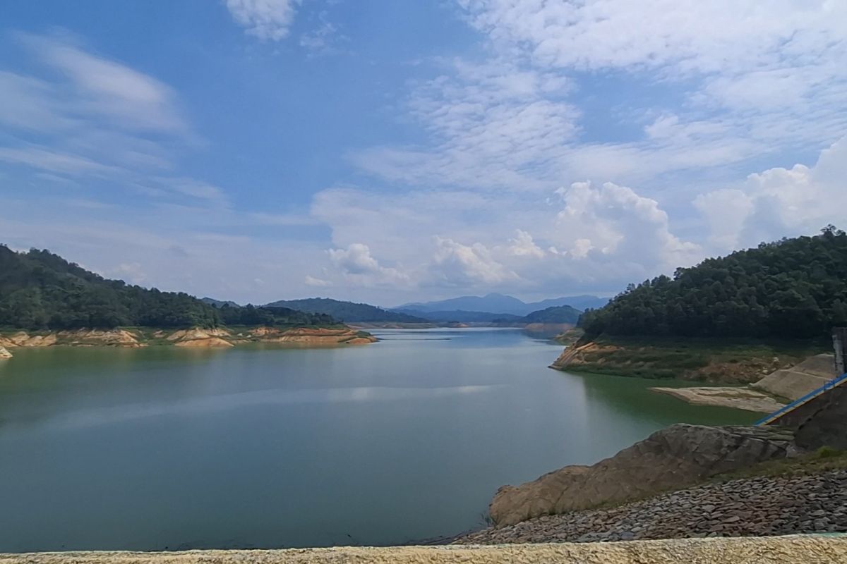 Lampung kembangkan PLTS terapung tingkatkan kemandirian energi