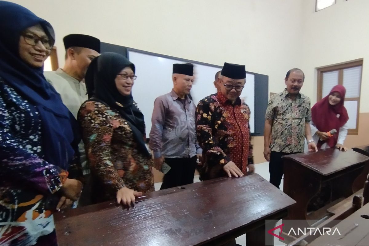 Mendikdasmen: Pemerintah tambah papan interaktif untuk setiap sekolah