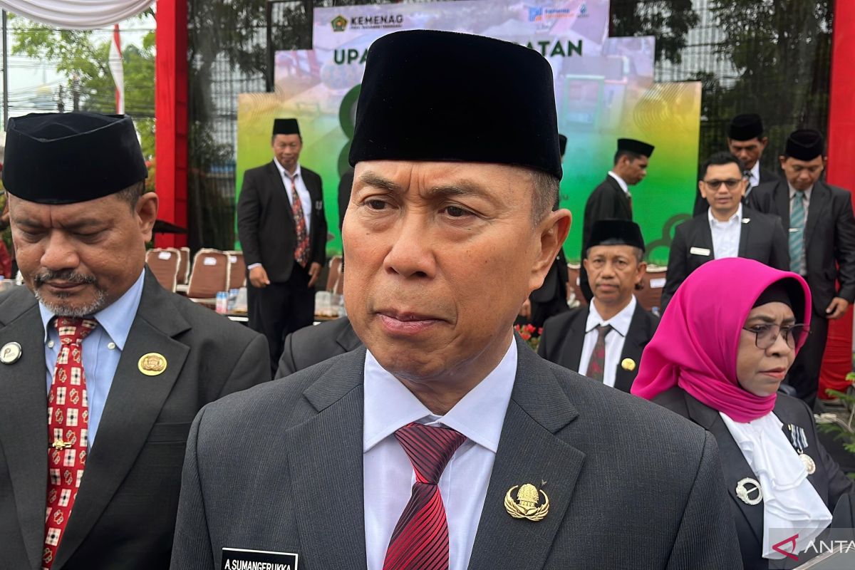 Gubernur Sultra salurkan bantuan pendidikan Rp100 juta untuk madrasah