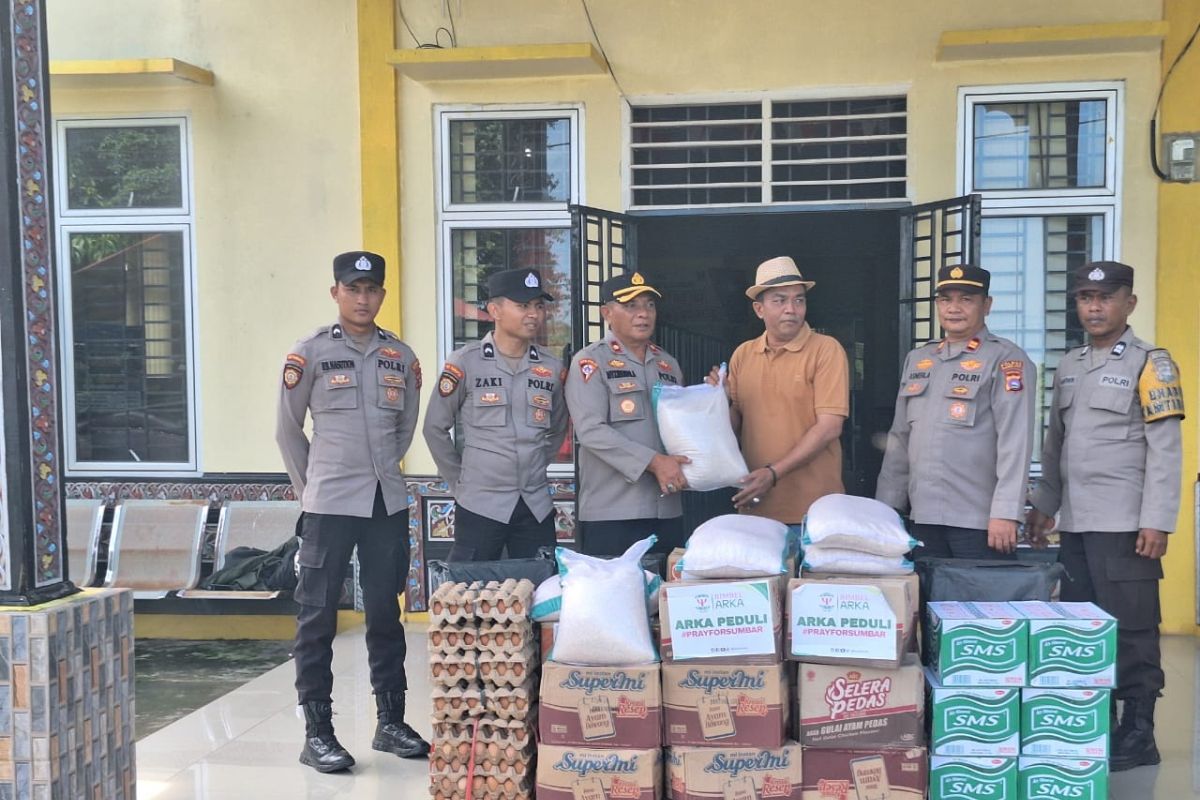 Polres Pasaman Barat salurkan sembako ke warga terdampak banjir