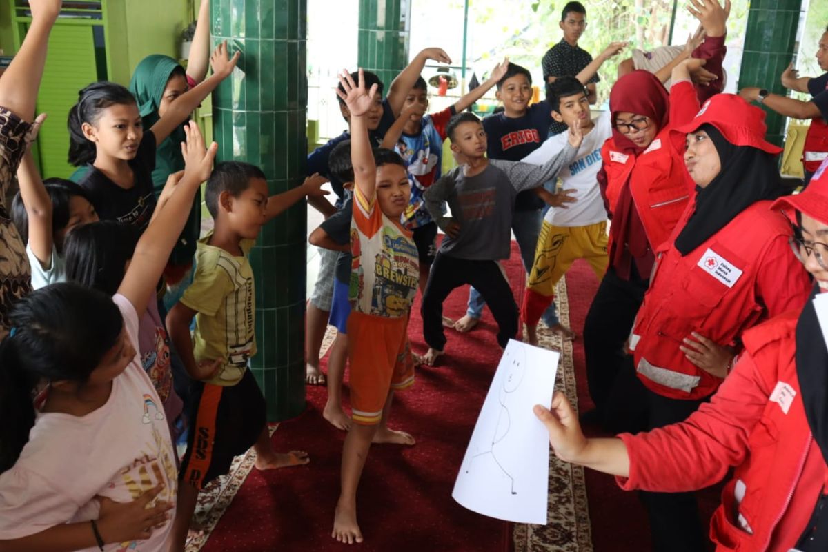 Relawan PMI Jember bantu pulihkan psikis anak pascabencana di Medan