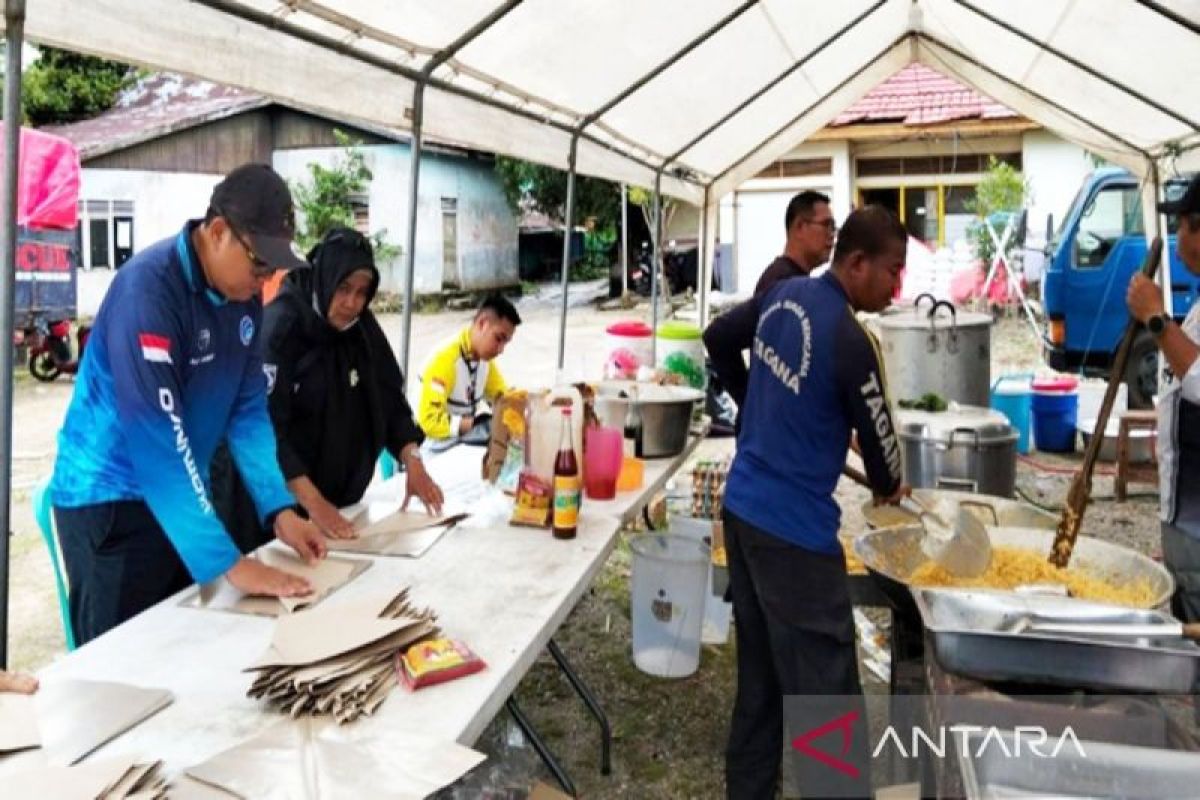 Pemkab Banjar bagikan ribuan nasi bungkus untuk warga terdampak banjir
