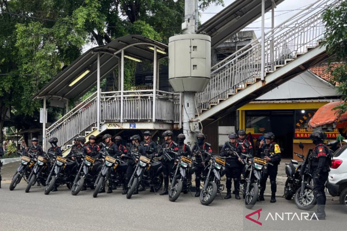 Brimob Polda Metro Jaya pantau situasi Manggarai