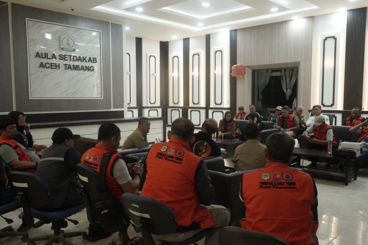 Bupati Luwu Timur salurkan langsung bantuan logistik ke Aceh Tamiang