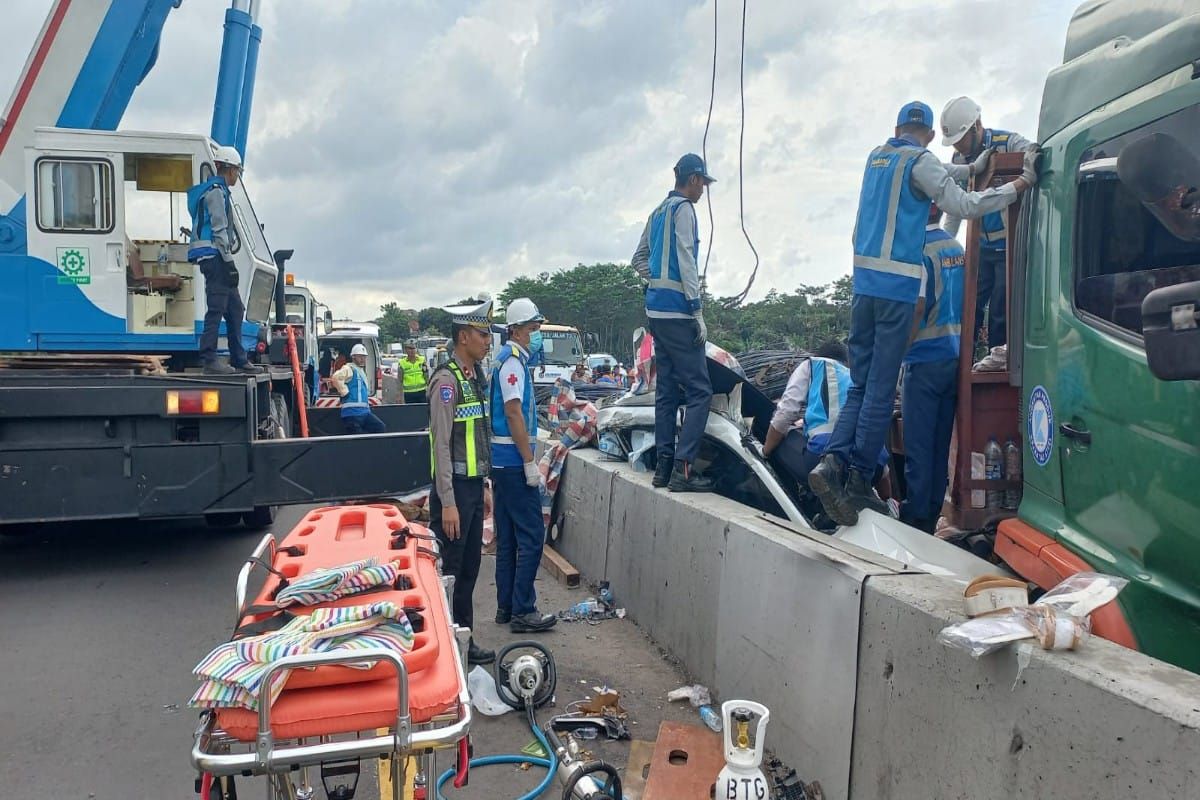 Hukum kemarin, kecelakaan di Tol Batang hingga buronan ditangkap