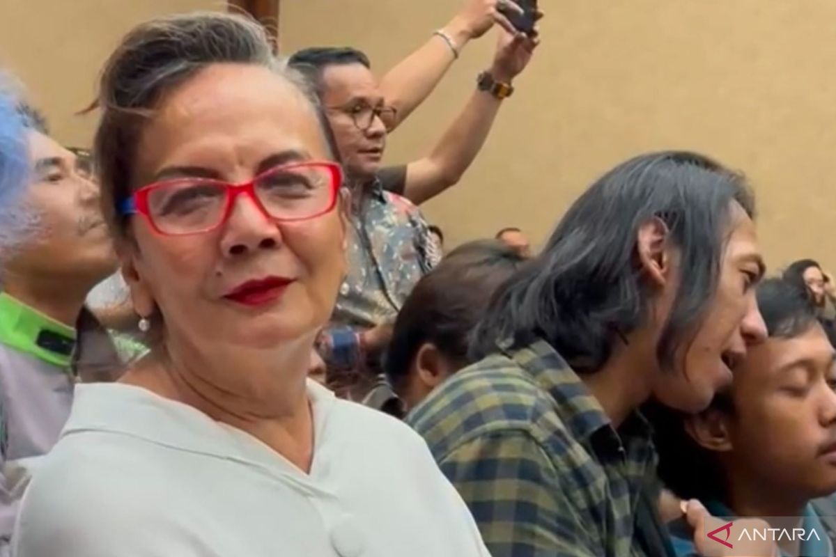 Christine Hakim hingga DJ Donny hadiri sidang perdana kasus Nadiem