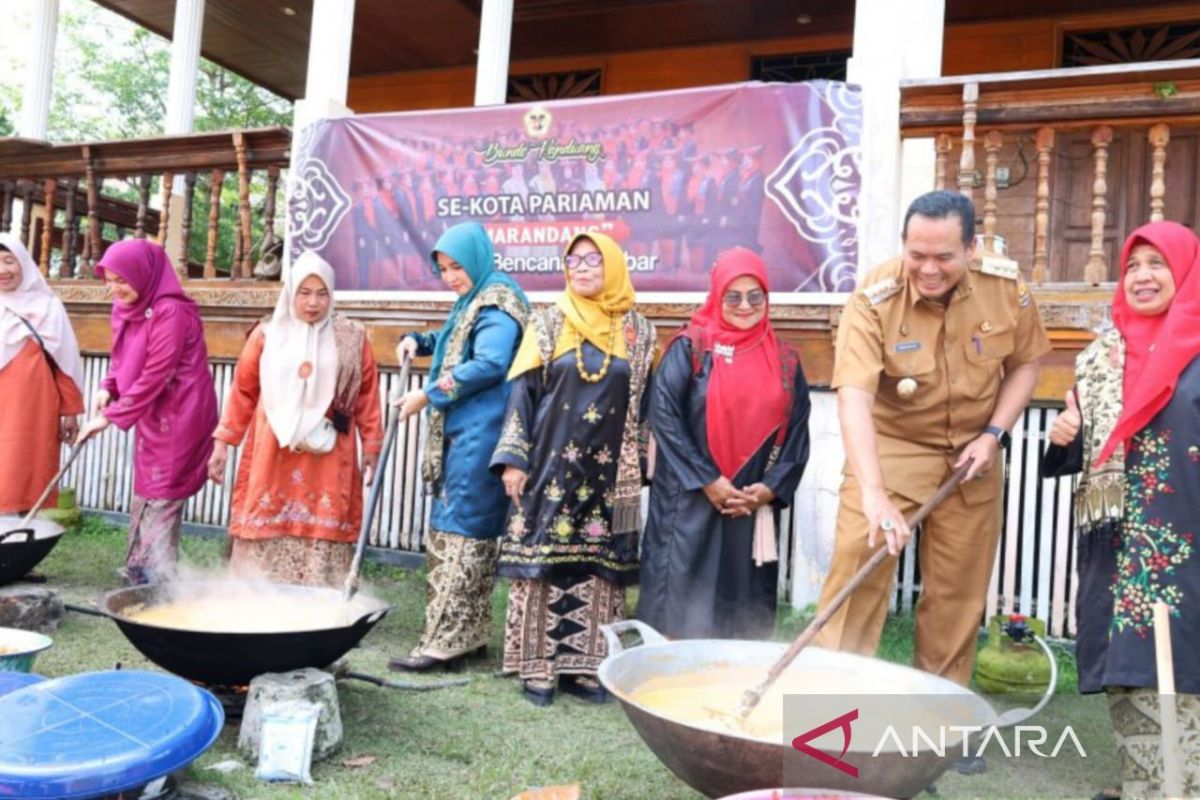 Bundo Kanduang Pariaman masak 40 kg rendang untuk korban bencana