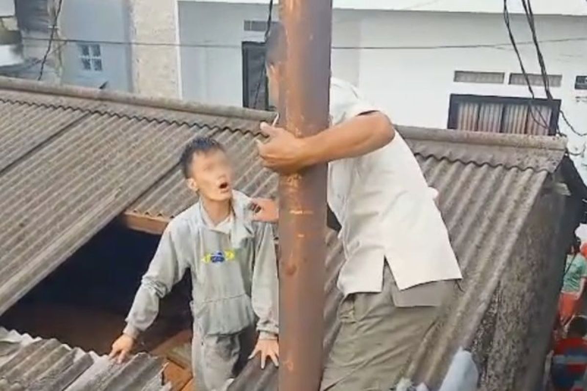 Polisi amankan pelaku curanmor yang panjat genteng rumah di Pancoran