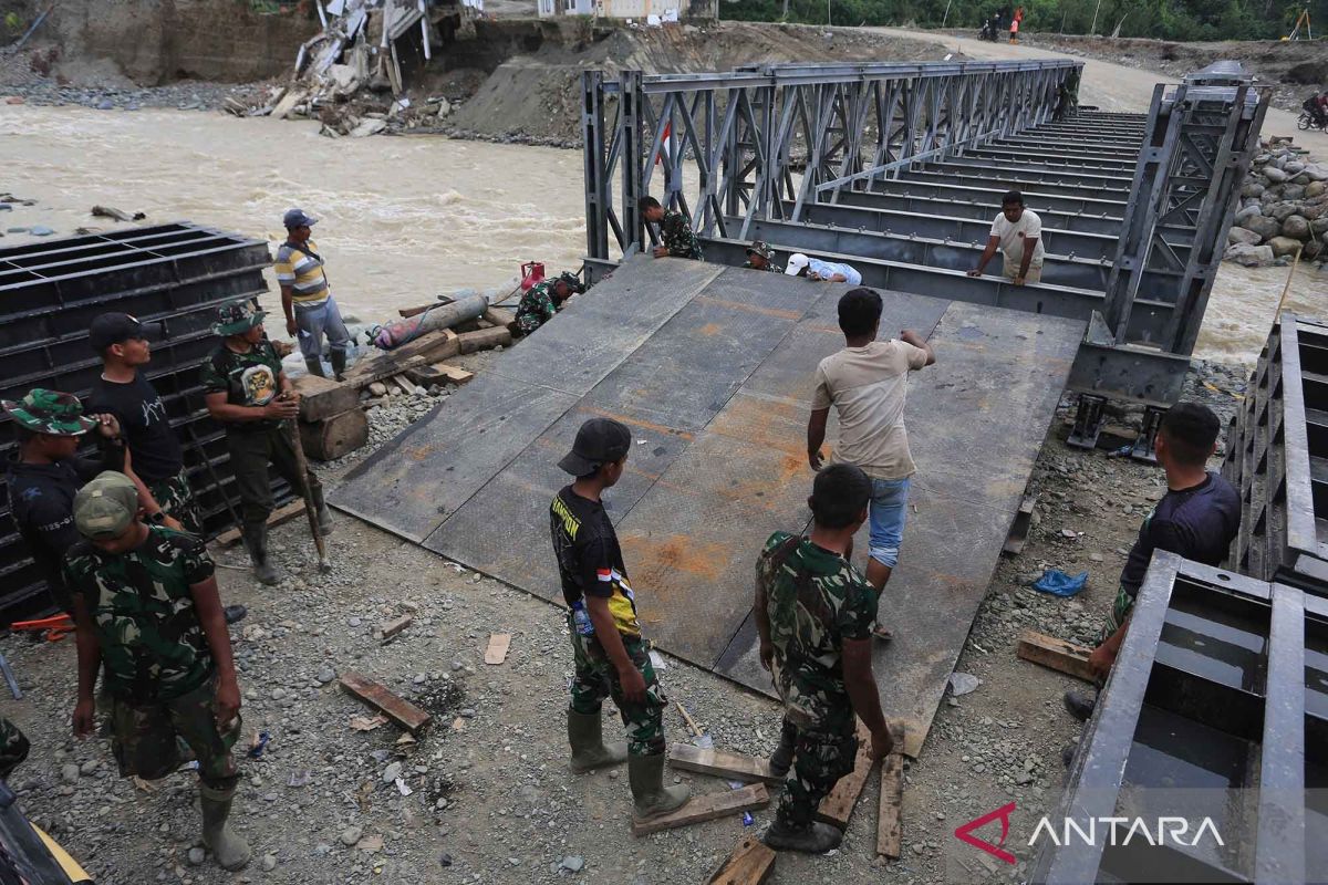 Prajurit TNI bangun jembatan bailey buka akses transportasi Aceh Tengah - Nagan Raya