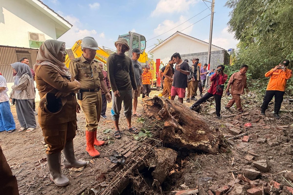 Pemkot Cirebon tangani dampak banjir bandang akibat tanggul jebol