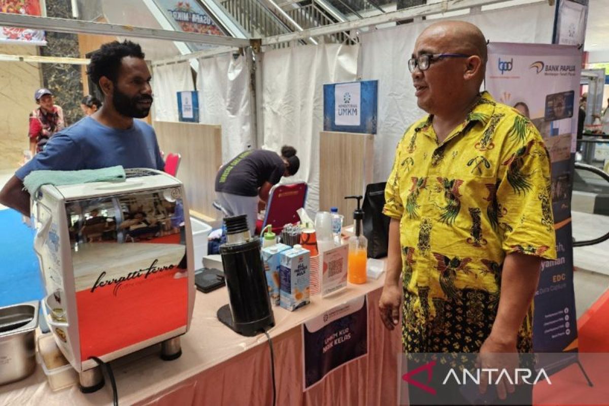 Gubernur Papua tekankan pelaku usaha wajib terapkan UMP