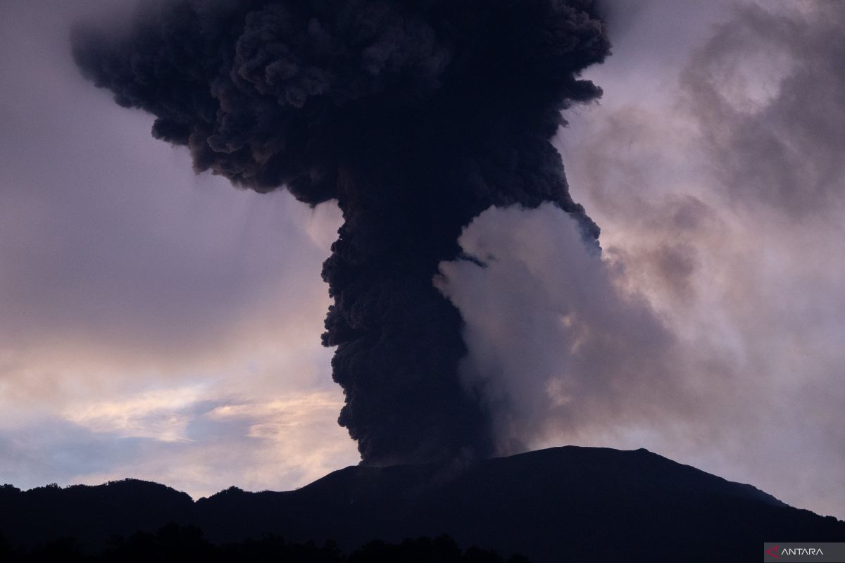 Badan Geologi laporkan peningkatan kegempaan Gunung Marapi akhir 2025