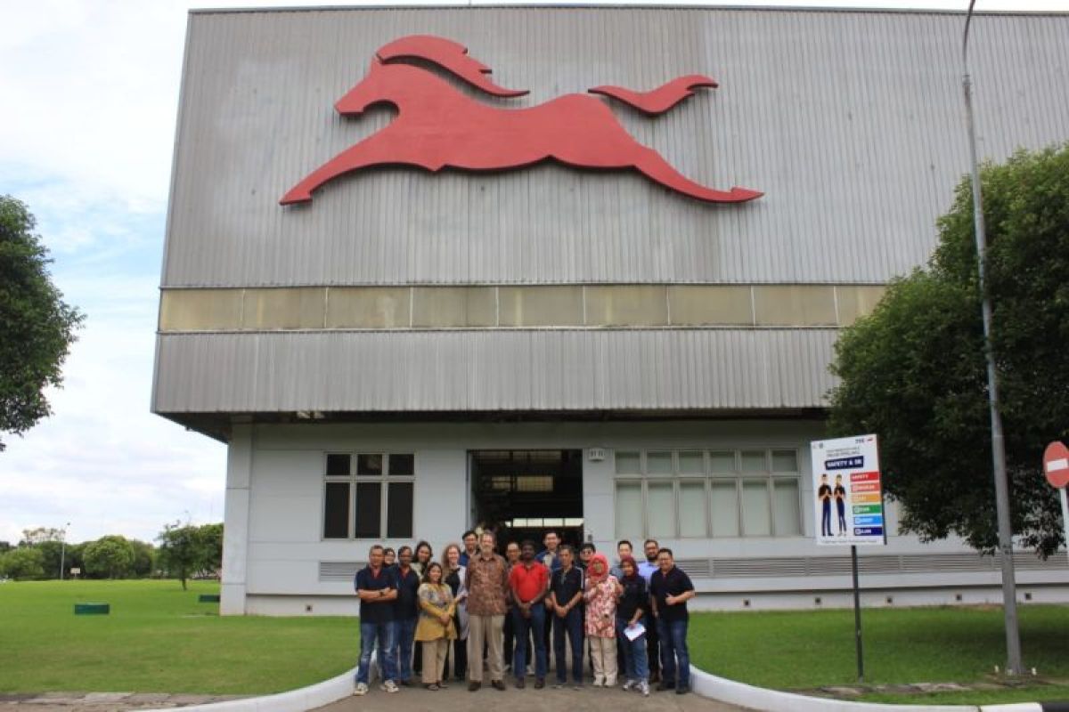 Kedubes Swedia kunjungi pabrik TVS yang ada di Indonesia