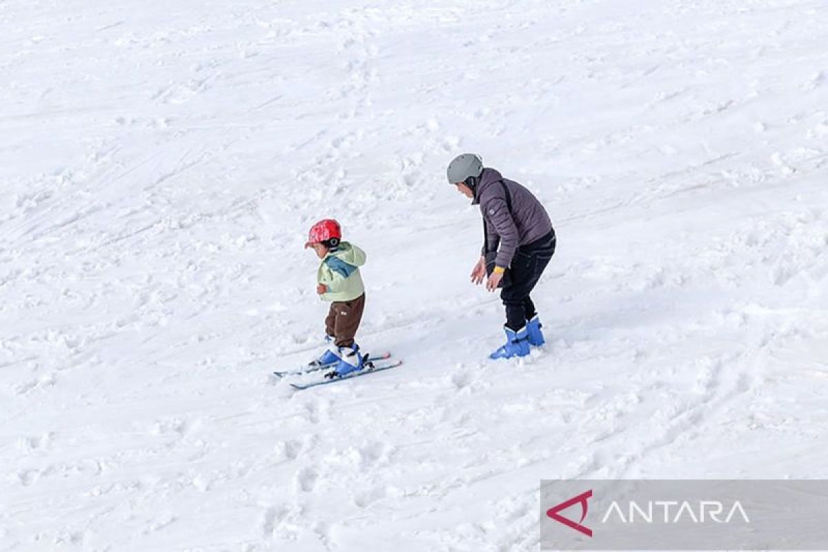 Gunung bersalju dongkrak wisatawan Asia Tenggara ke China Barat Daya
