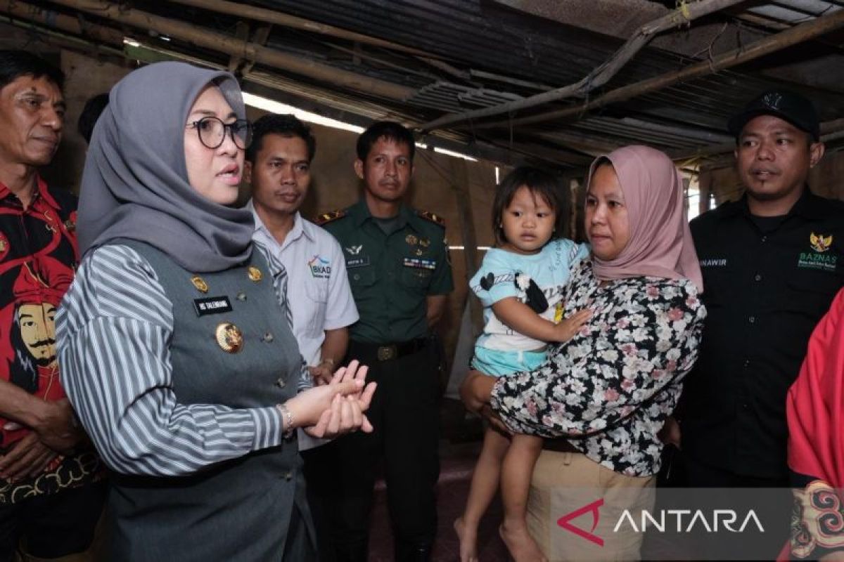Pemkab Gowa berikan bantuan dan bedah rumah warga miskin ekstrem