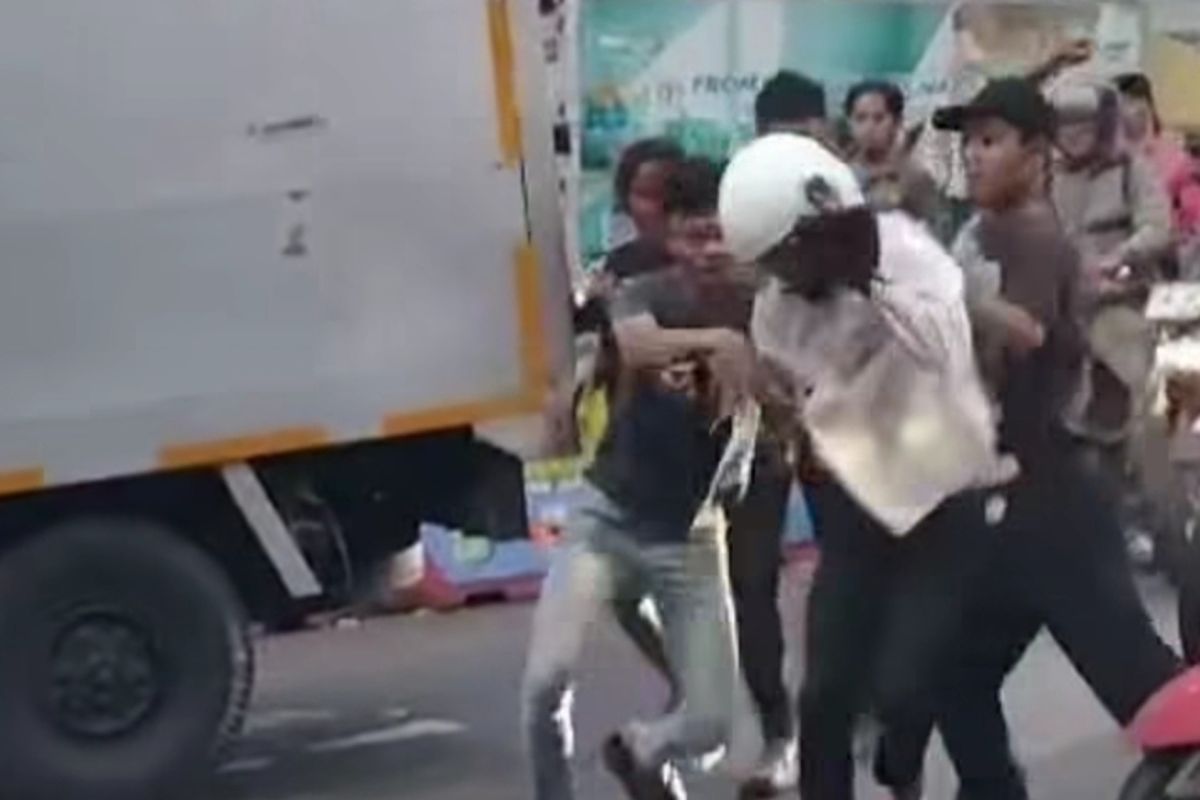 Polisi dalami dugaan "Pak Ogah" pukul pemotor pakai batu di Daan Mogot