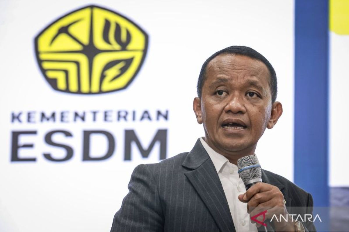 Bahlil: Bensin wajib campur etanol paling lambat 2028