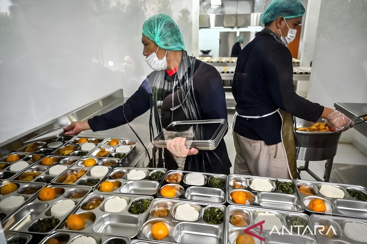 Puluhan siswa SMKN 11 Semarang alami mual setelah santap MBG